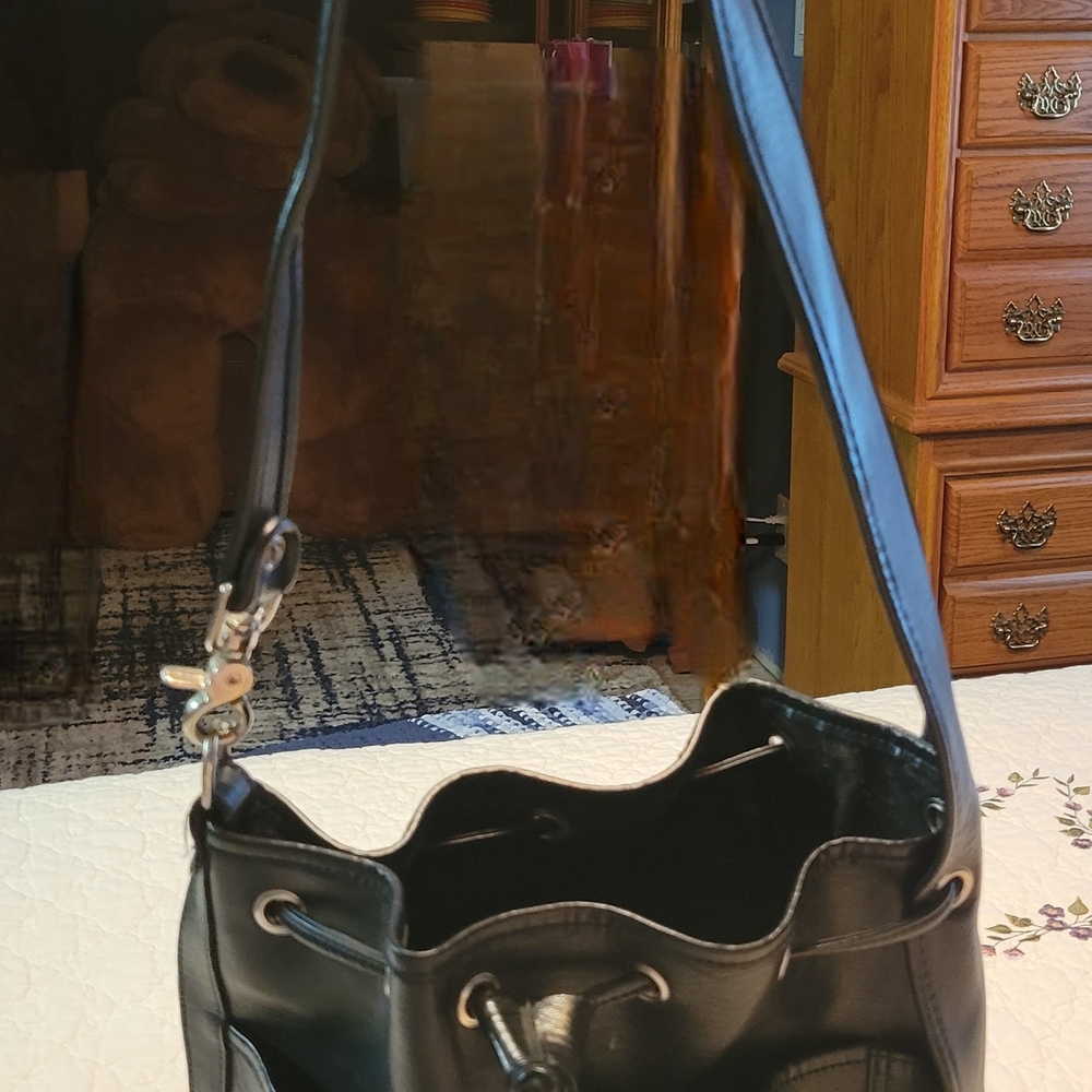 Black Leather Bucket Bag - Picture 14 of 16